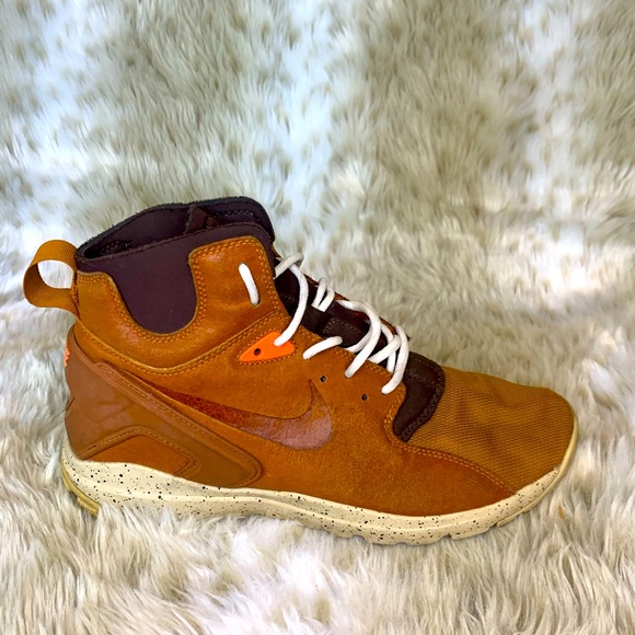 COPY - Nike shoes - Picture 1 of 3